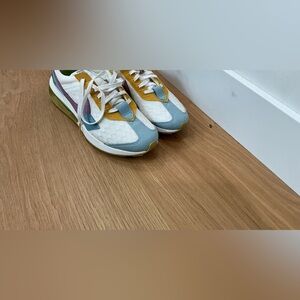 Nike Tennis Shoes